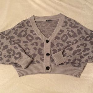 Super cute grey, cropped, button up sweater!